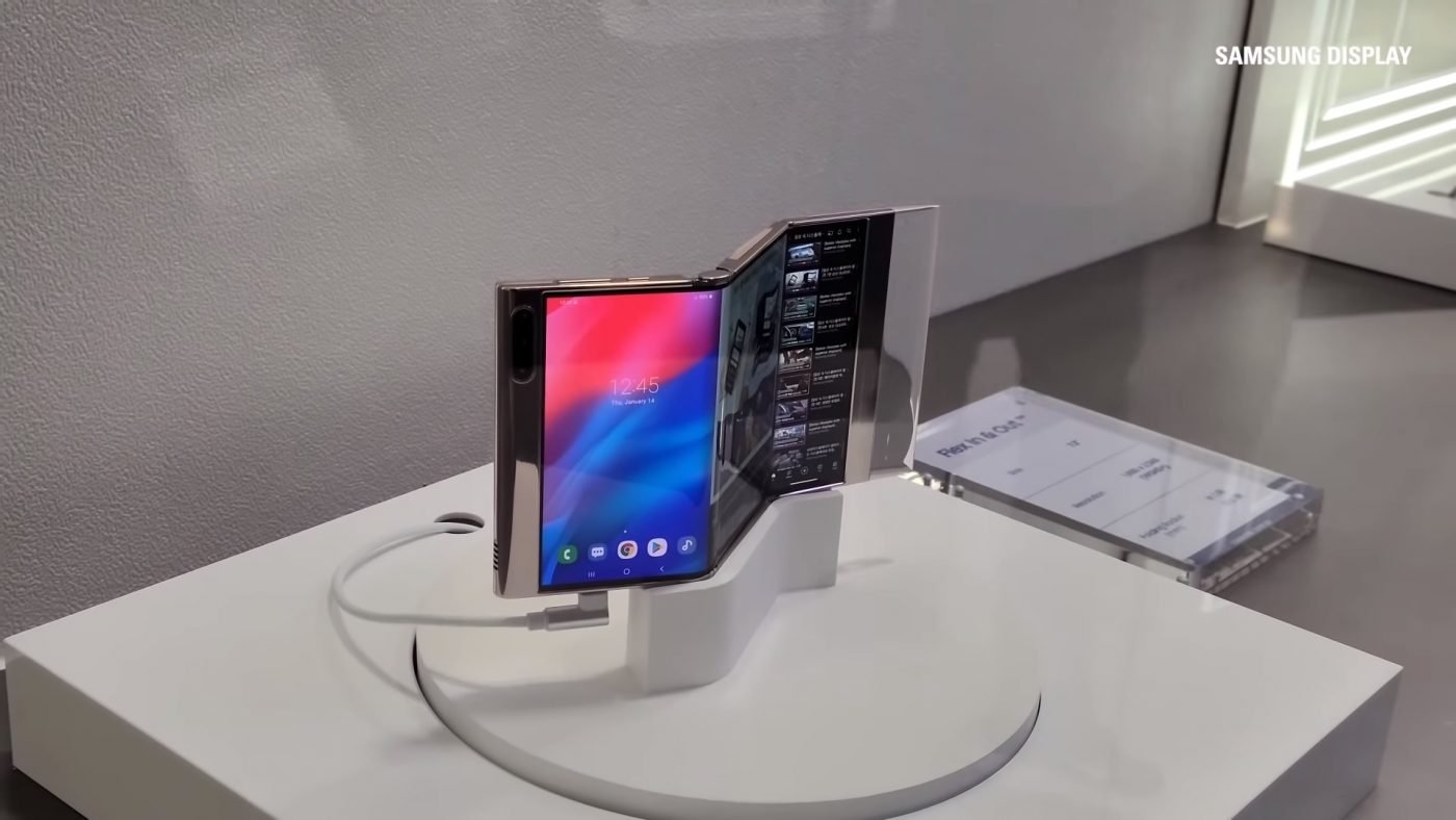 podwójnie składany smartfon Samsung Display