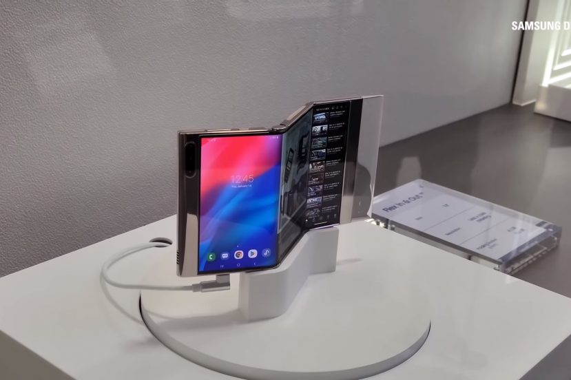podwójnie składany smartfon Samsung Display