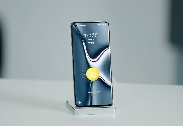 smartfon realme Flash smartphone