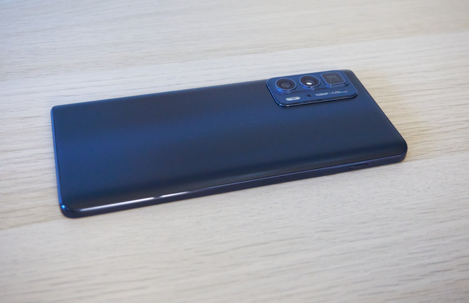 Motorola Edge 20 Pro fot. Tabletowo.pl