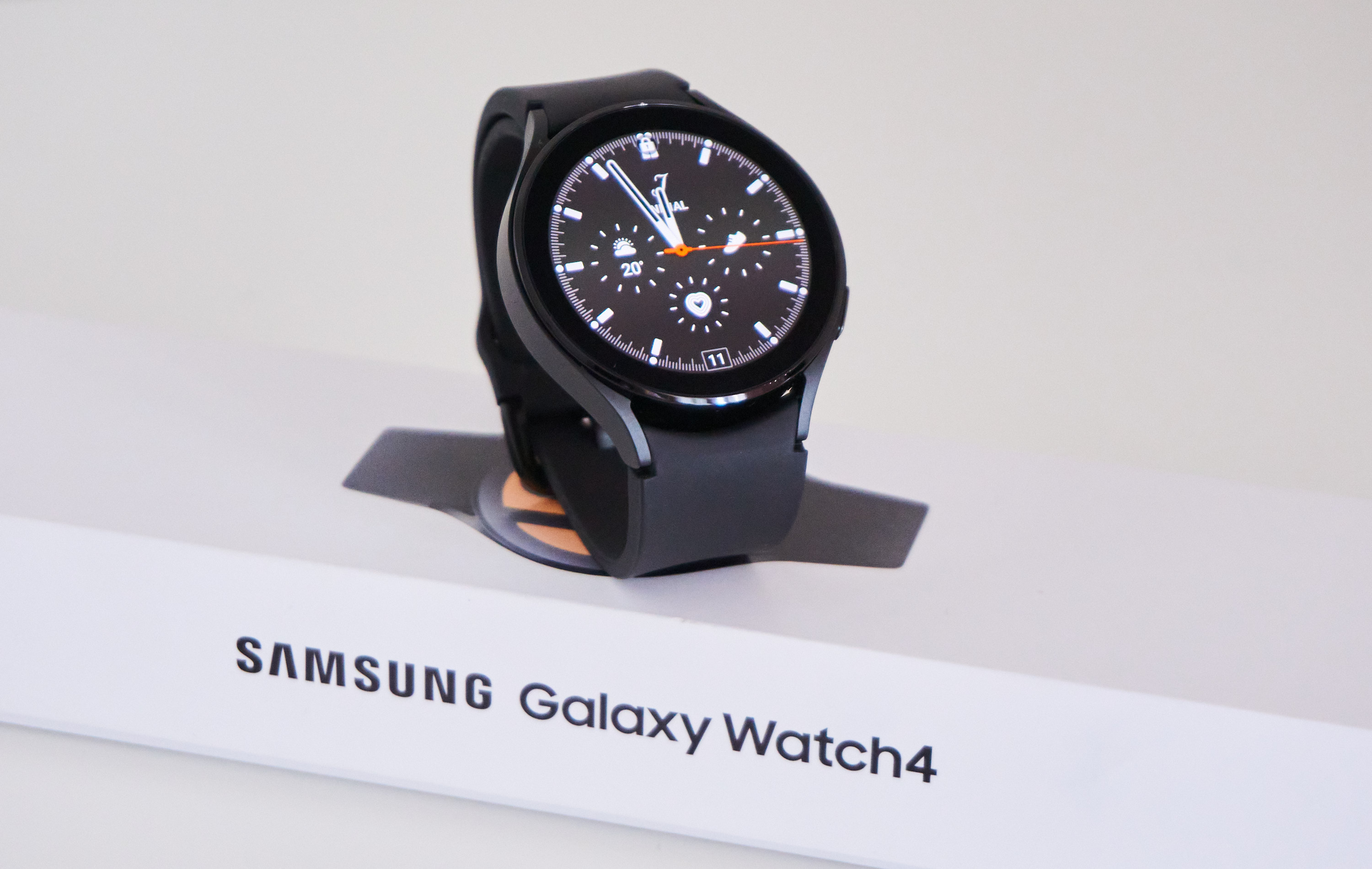 Samsung Galaxy Watch 4 wear os 3 asystent google