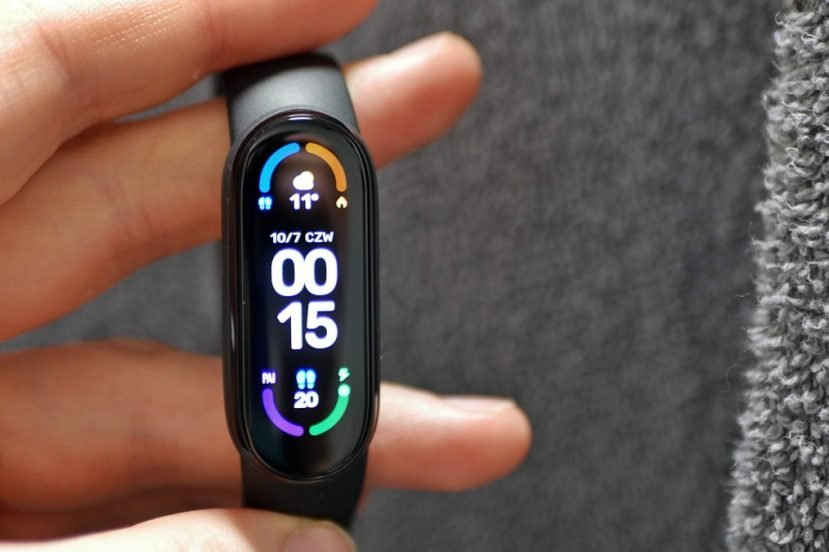 Xiaomi Mi Smart Band 6 NFC / fot. Kacper Żarski (Tabletowo.pl)