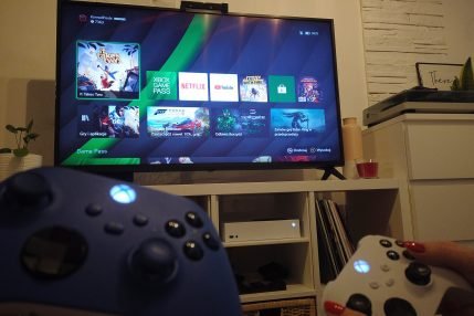 Każdy Xbox powinien uruchamiać gry offline. Wystarczy go ustawić jako konsolę domową