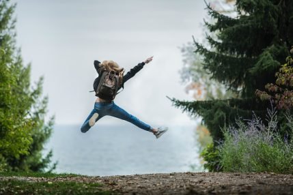 radość happy happiness jump girl kobieta woman