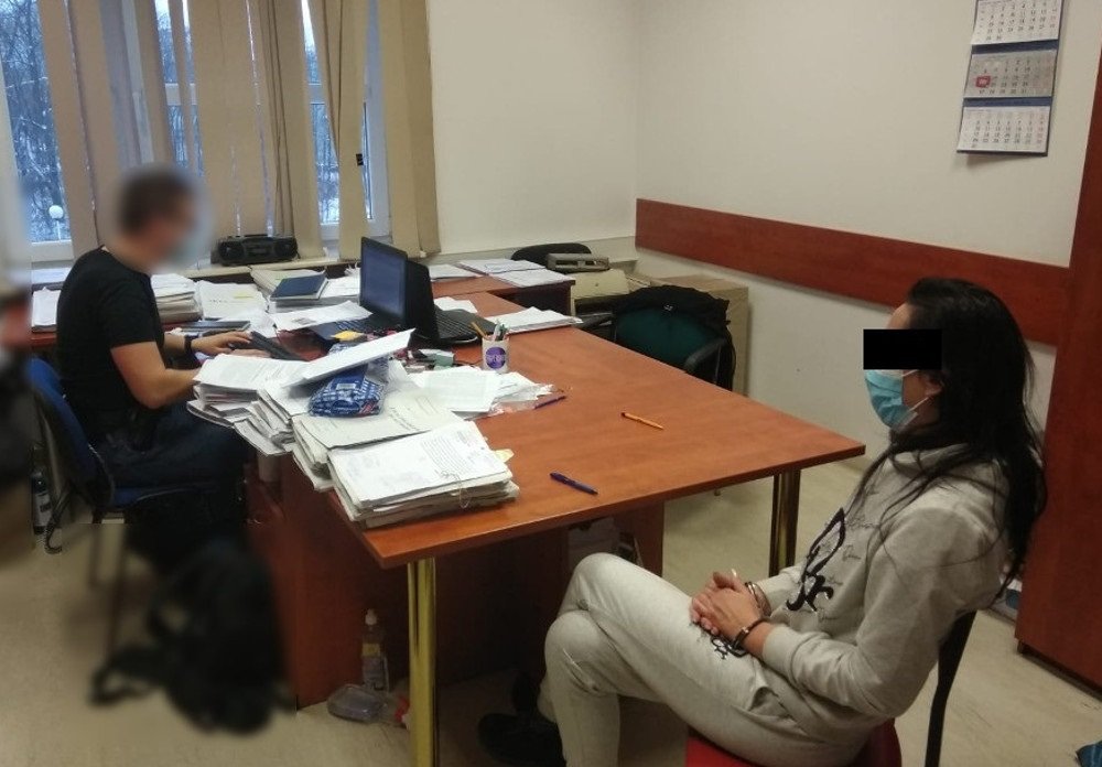44-letnia kobieta zatrzymana za oszustwa internetowe, m.in. sprzedaż smartfonów