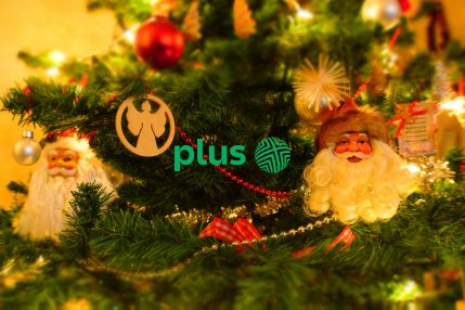 choinka Mikołaj Santa Claus christmas tree święta Boże Narodzenie Plus logo