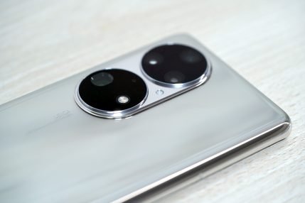 Huawei P50 Pro - aparat z funkcją smartfona. Jeżeli Xiaomi również dostarczy takie produkty, konkurencja może się bać (fot. Tabletowo)