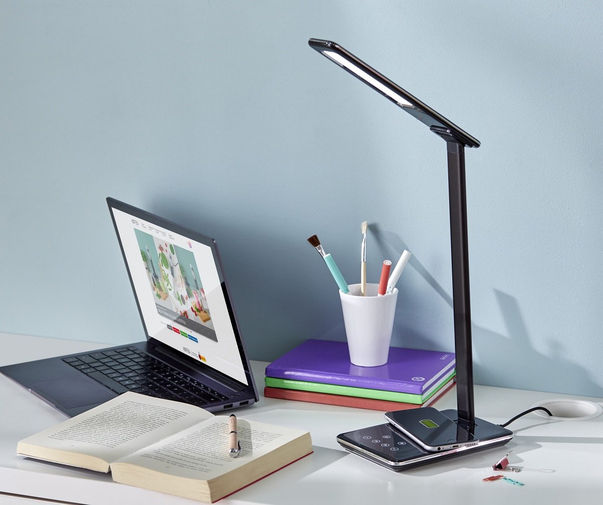 Biedronka SMUKEE lampka biurkowa USB z ładowarką indukcyjną