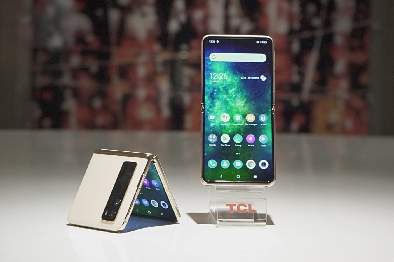 składany smartfon TCL Flex V foldable smartphone