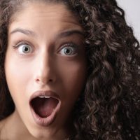 szok shocked girl woman dziewczyna kobieta zdziwienie surprised wow