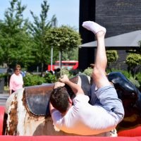 man mężczyczna spadanie falling byk bull rozrywka