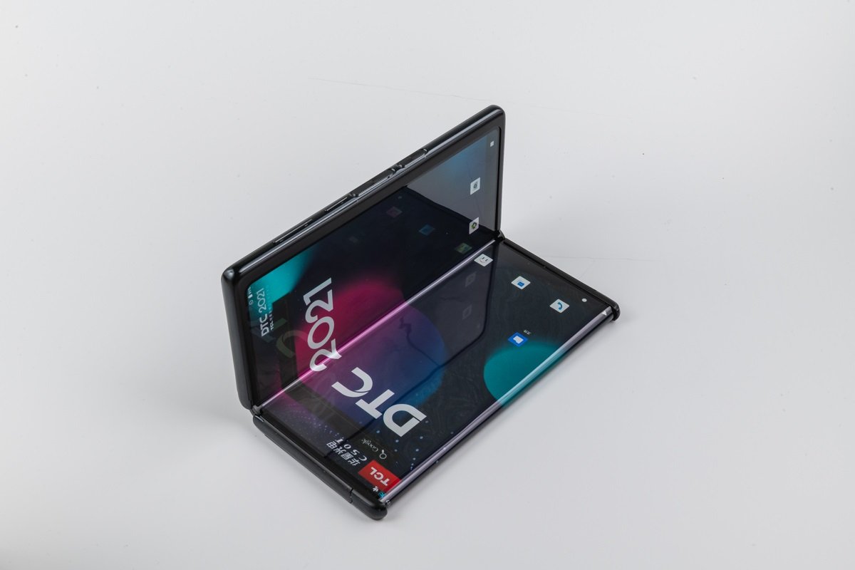 smartfon TCL Fold n Roll smartphone
