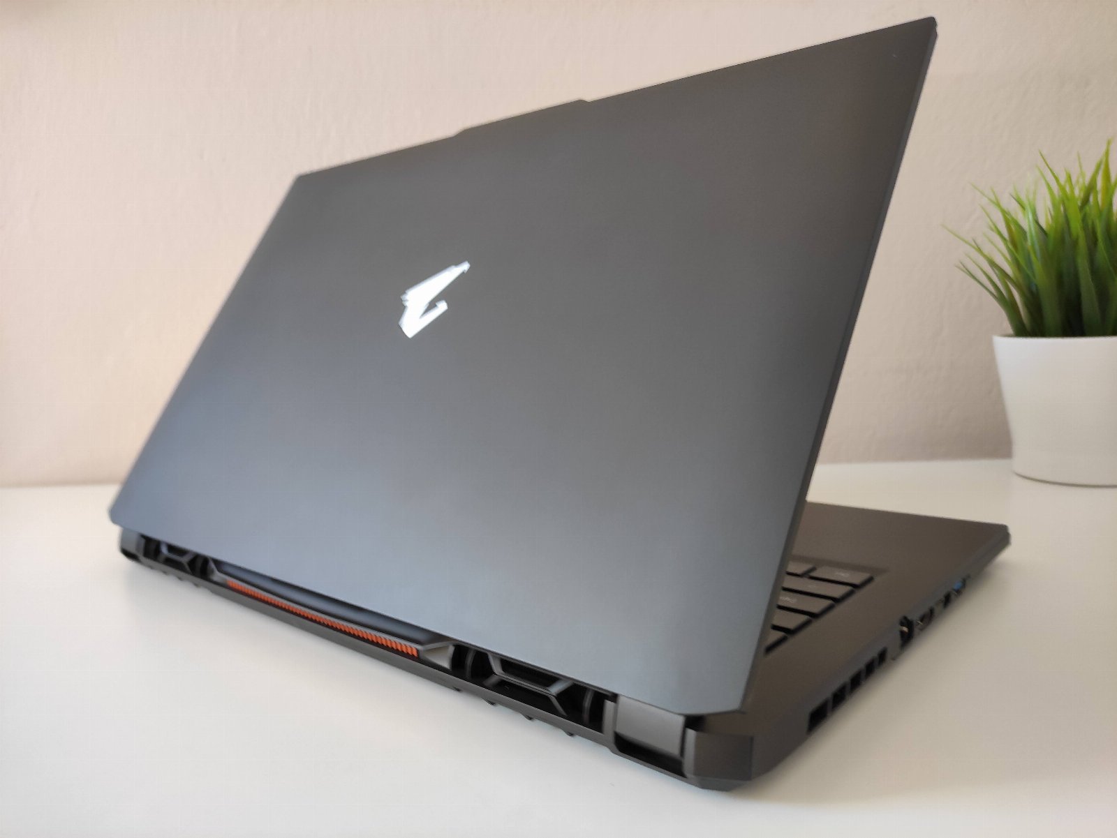 Gigabyte AORUS 17 XE4