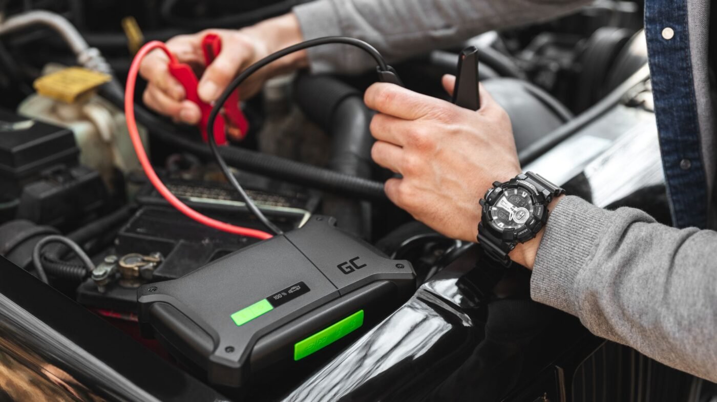 green cell power boost car jump starter zdjęcie