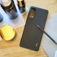 smartfon TCL Stylus 5G smartphone