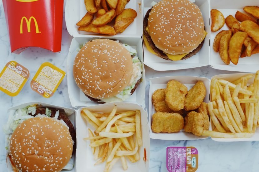 hamburger cheeseburger frytki nuggetsy sosy McDonald's