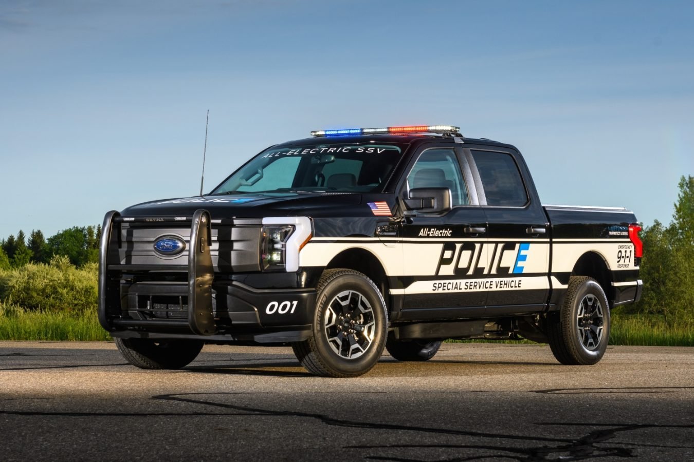 Ford F-150 Lightning Pro SSV elektryczny pickup