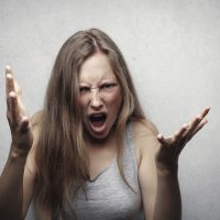 krzyk scream surprise szok shocked kobieta woman what why angry złość