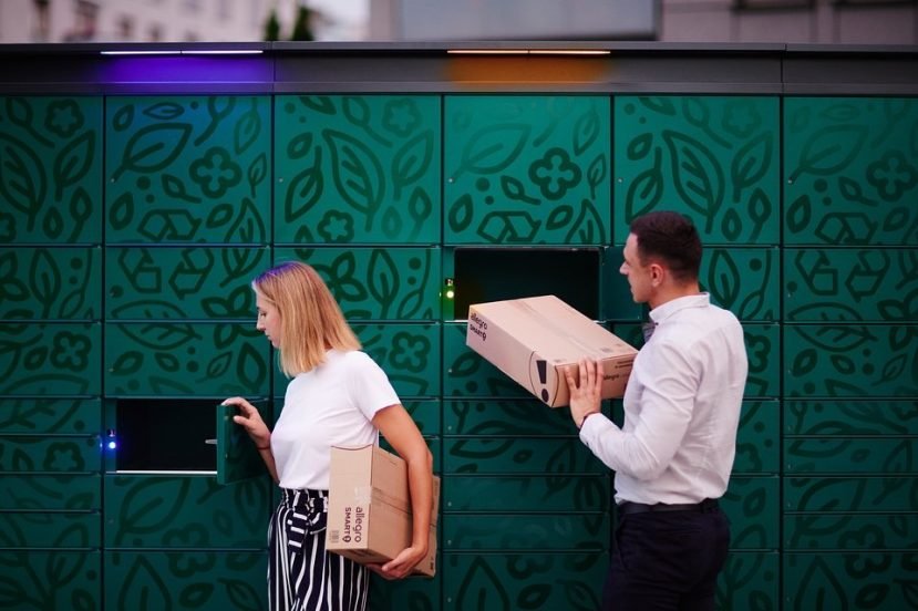 automat paczkowy Allegro One Box numer 2001 w Warszawie