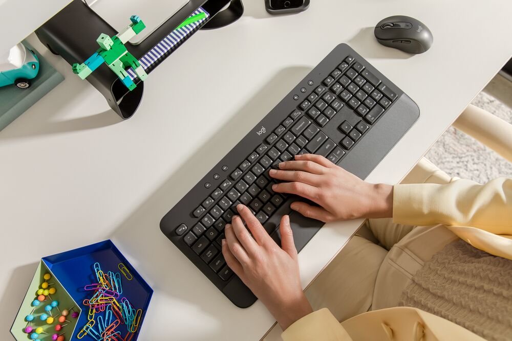 Logitech Signature K650 Wireless Comfort Graphite