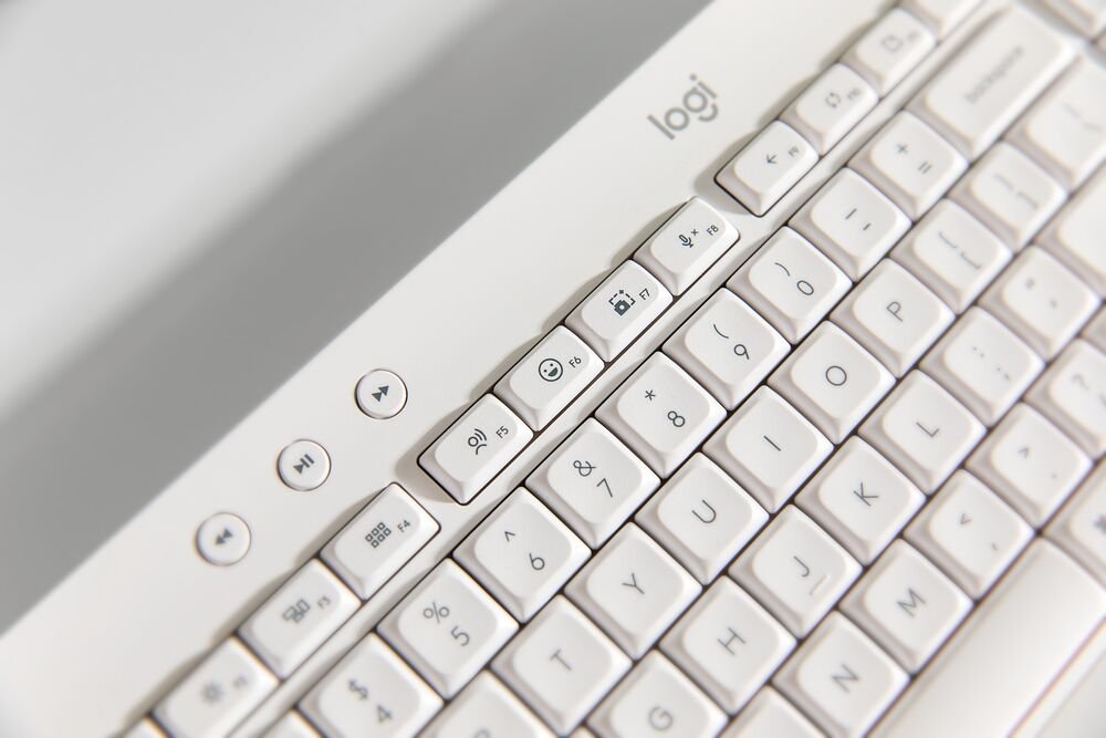 Logitech Signature K650 Wireless Comfort White