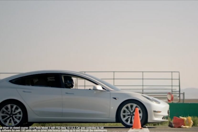 Tesla test autopilot dziecko manekin