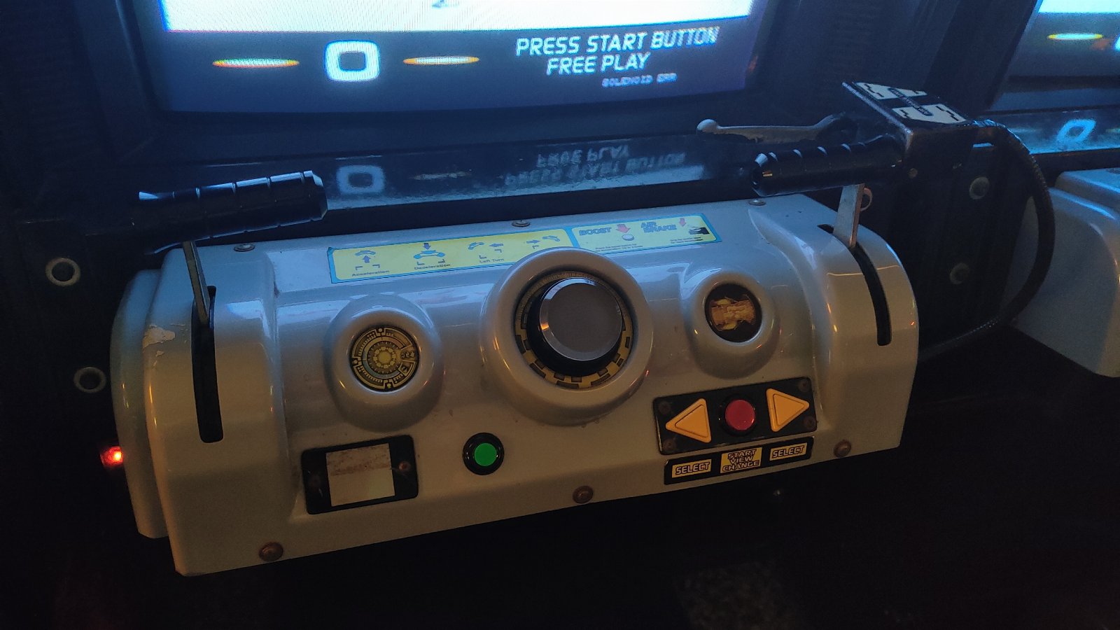 Mechanizm sterowania w Star Wars: Racer Arcade (fot. Szymon Baliński | Tabletowo)