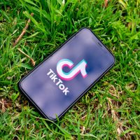 TikTok aplikacja na smartfonie