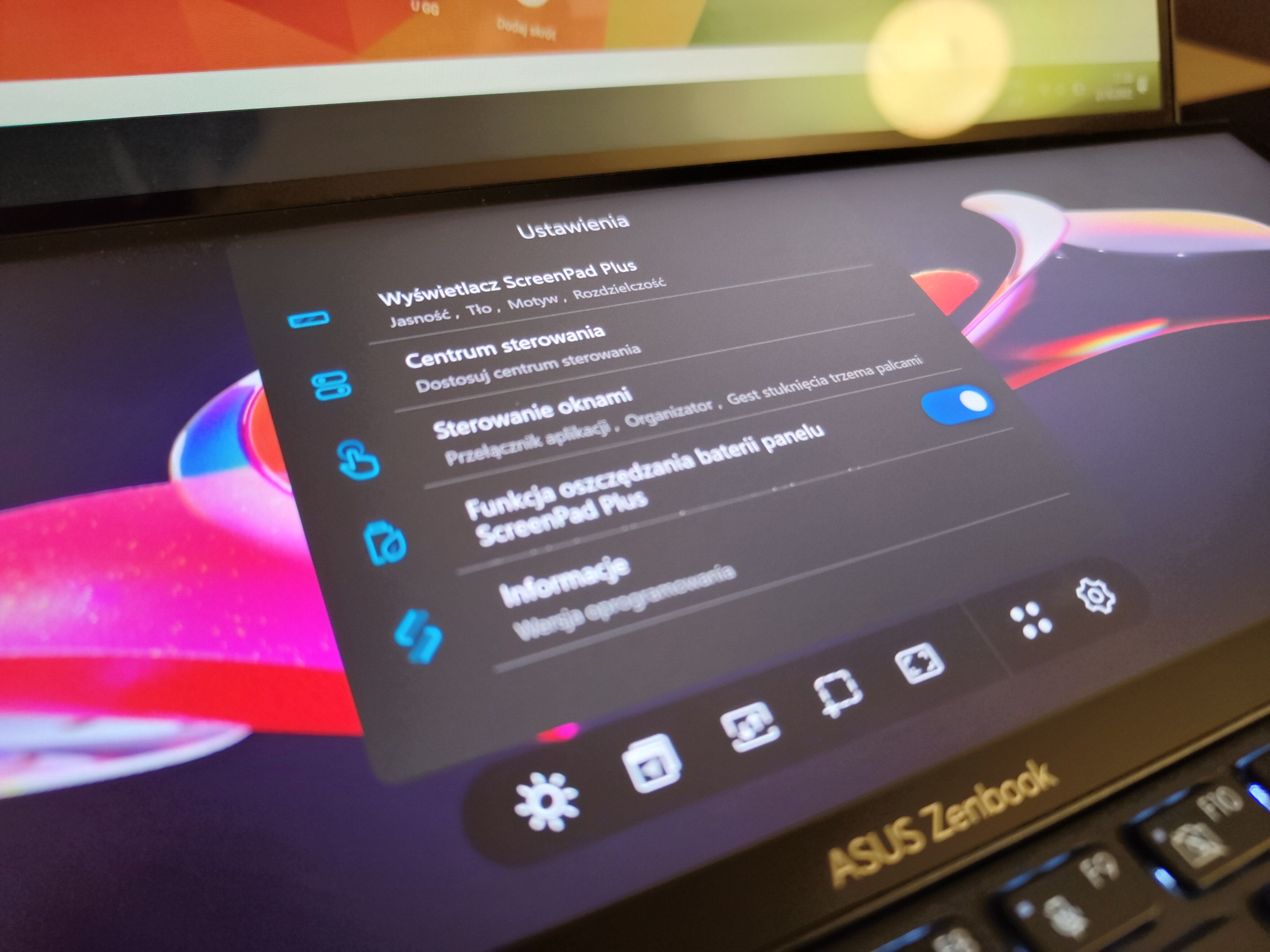 Zenbook Pro 14 Duo OLED pasek