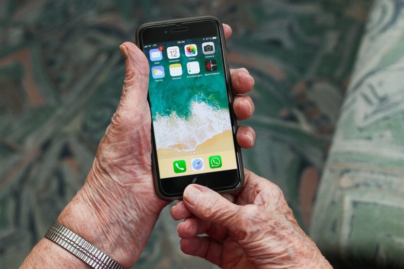 iPhone dla seniora babcia dziadek smartfon