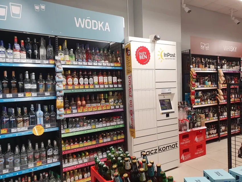 Paczkomat InPost w sklepie sieci Duży Ben fot. Wiadomości Handlowe