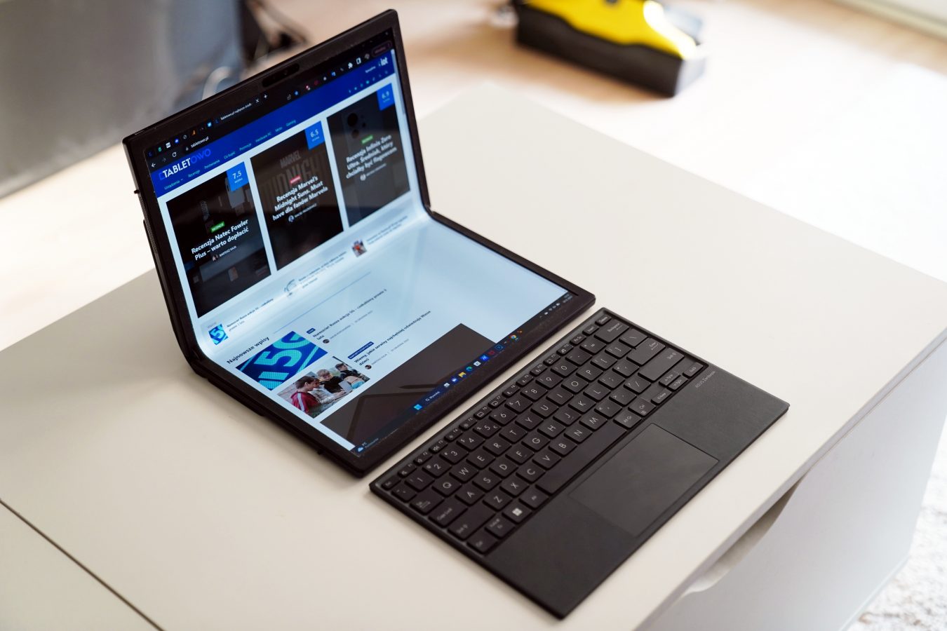 Samsung presentará una tableta plegable en 2023 como Asus Zenbook 17 Fold OLED foto: Tablewowo.pl