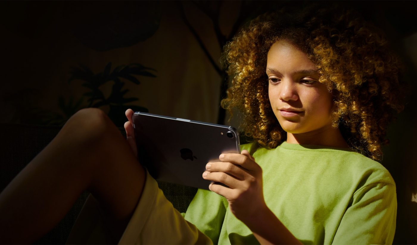 Dzień Bezpiecznego Internetu Apple iPad logo dziecko child