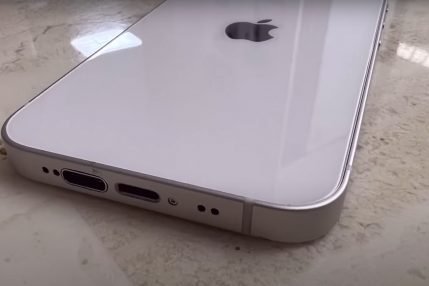 iPhone złącza USB-C i Lightning