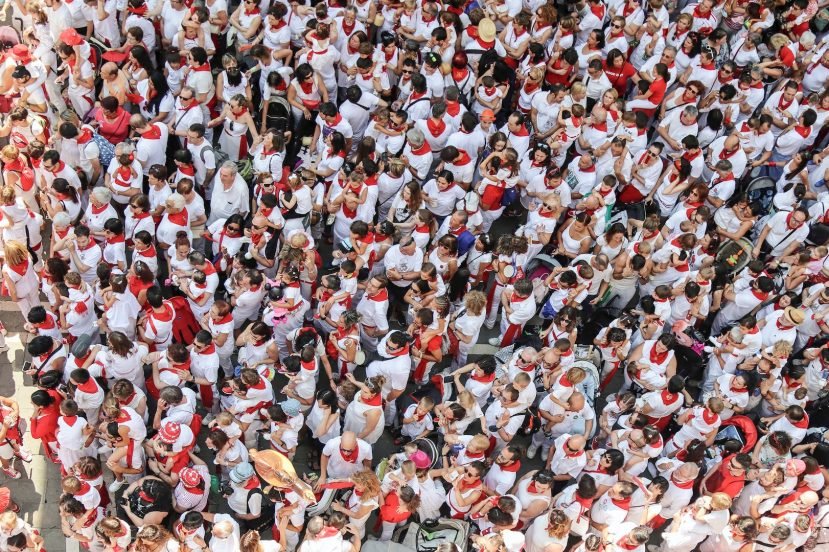 tłum ludzie crowd people