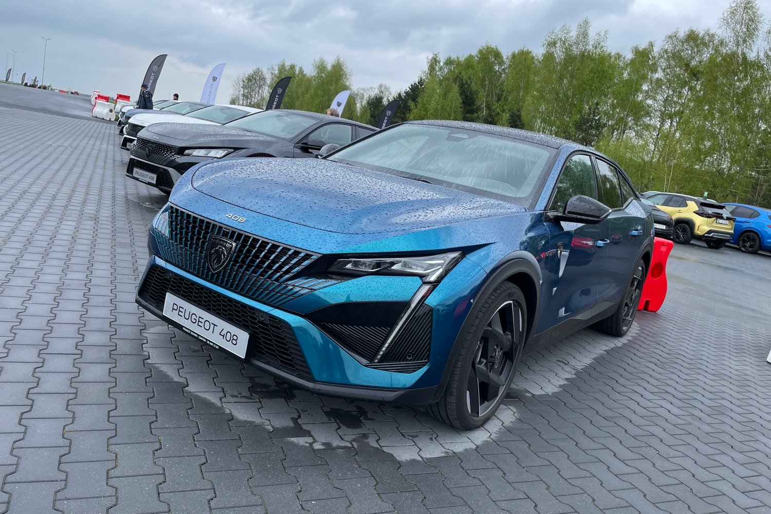 Peugeot 408