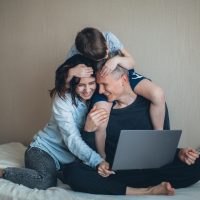 family rodzina dziecko laptop
