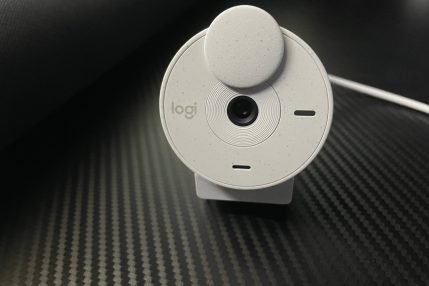 logitech brio 300 zdjecie wyrozniajace