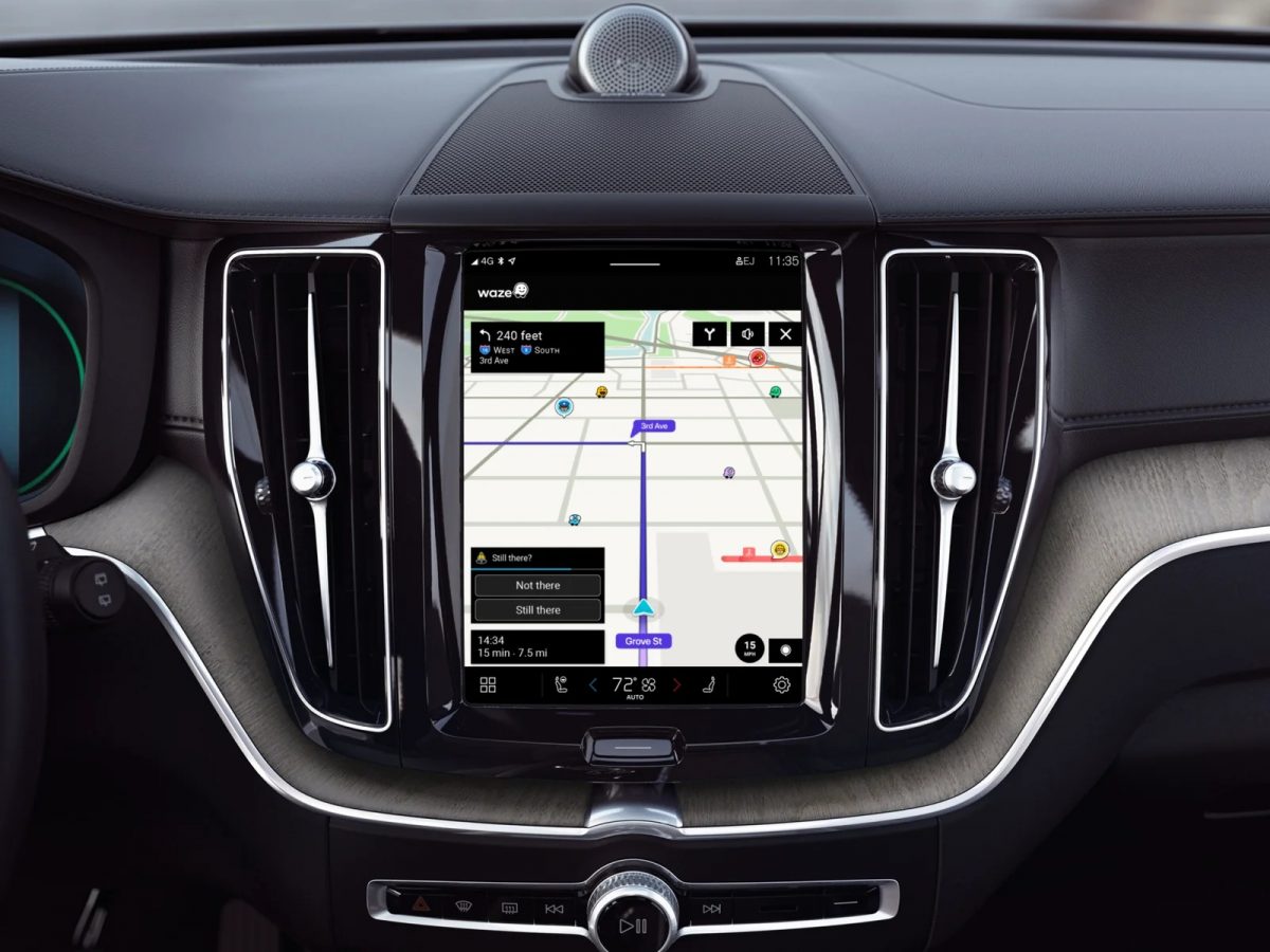 Waze Android Automotive Volvo