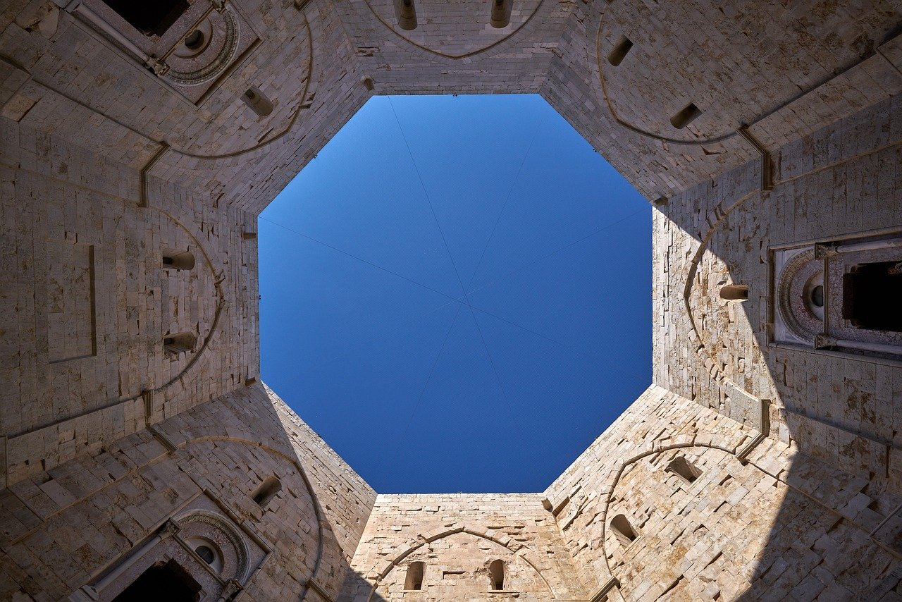 oktagon octagon kształt castel del monte