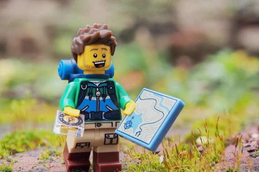 ludzik LEGO turysta plecak