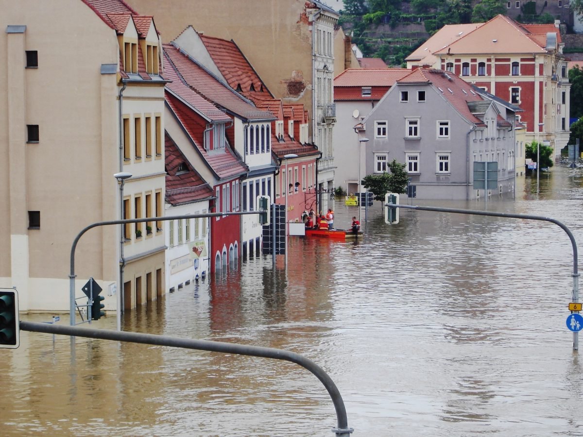 powódź flood zalane miasto ulica