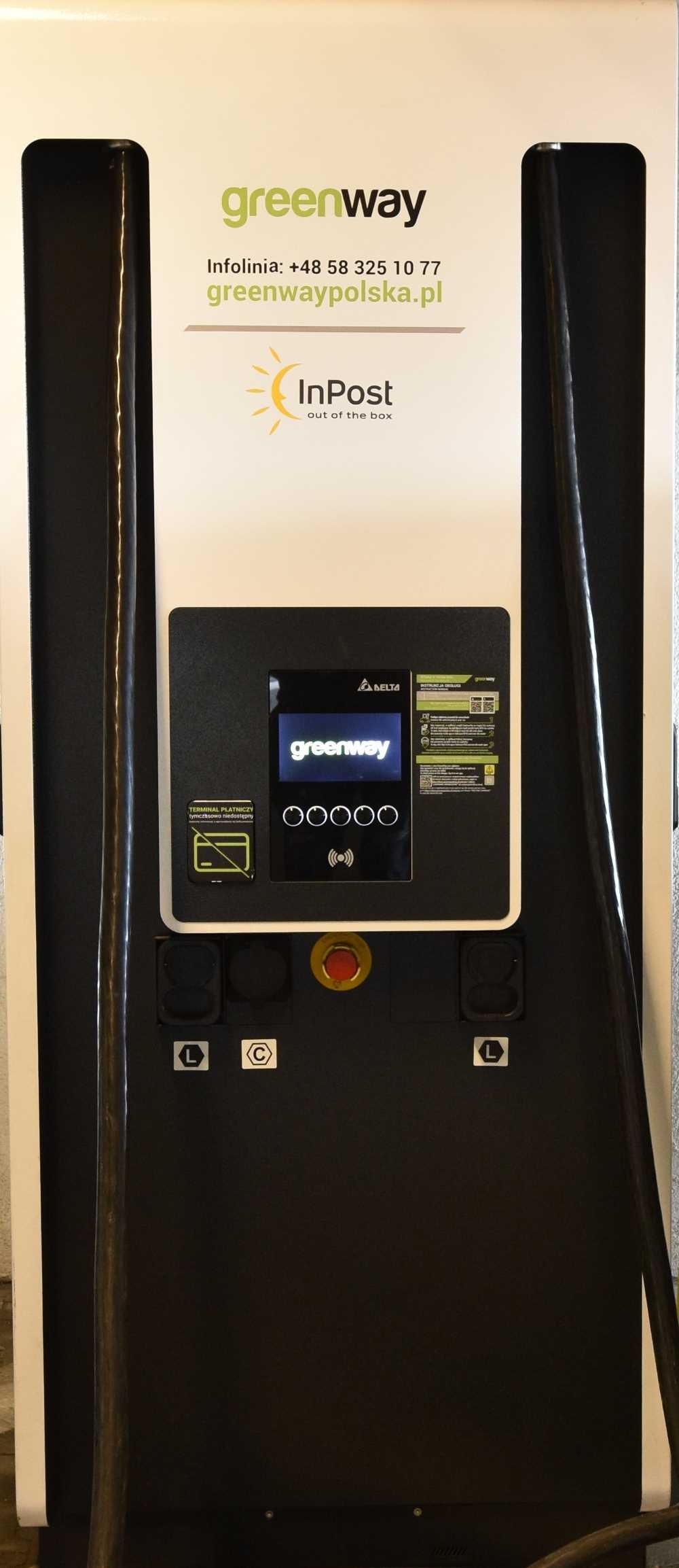 InPost GreenWay ładowarka do samochodów aut elektrycznych elektryków przy Paczkomacie Paczkomatach