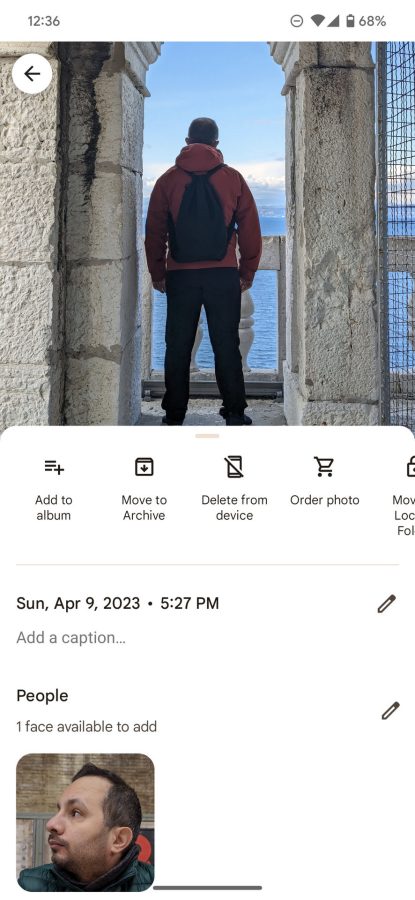 Zdjęcia Google rozpoznawanie człowieka od tyłu