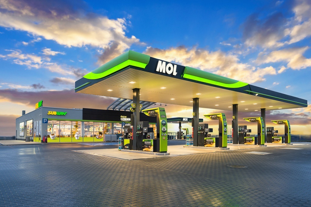stacja benzynowa paliwowa MOL