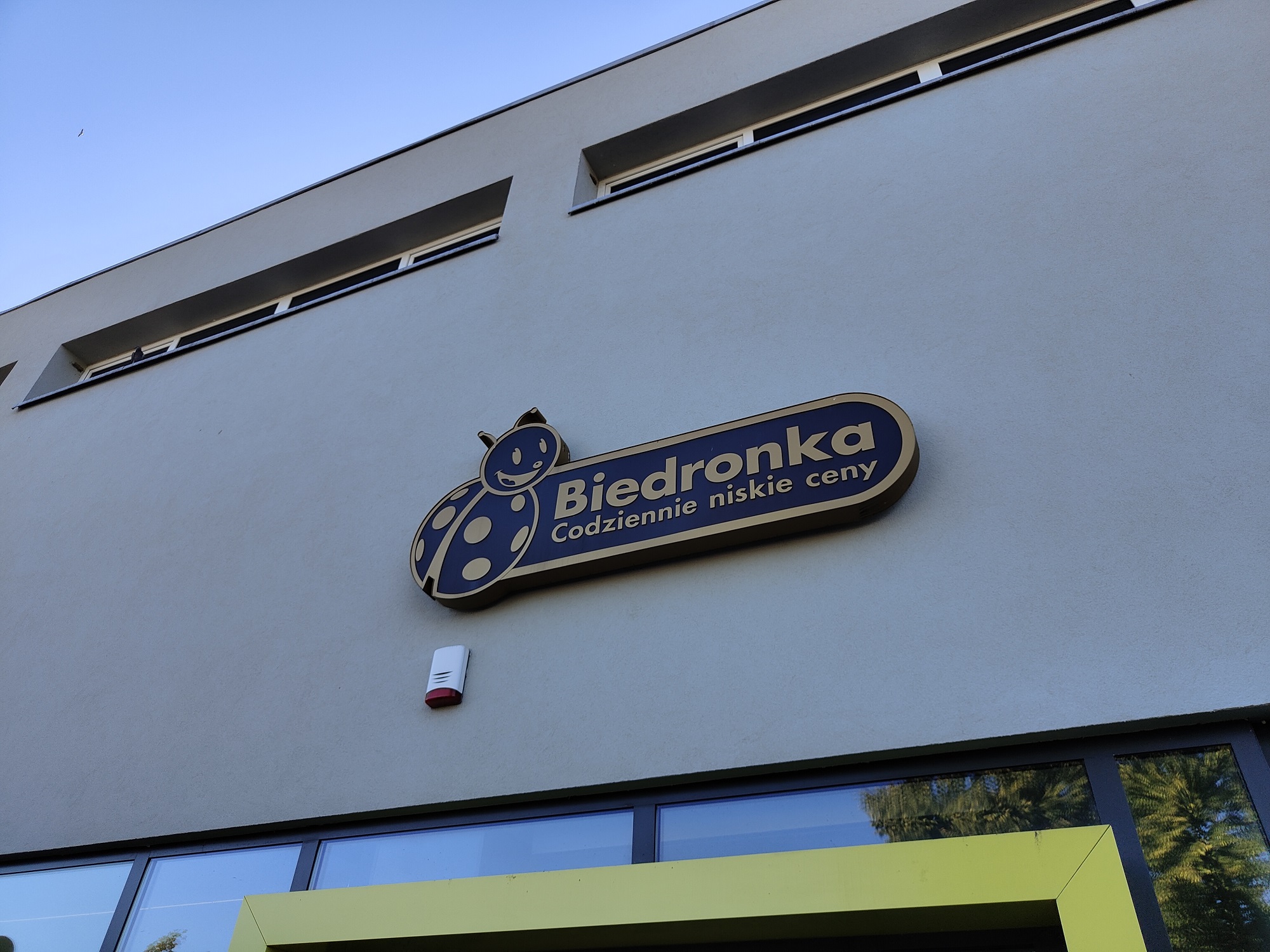 sklep market Biedronka logo fot. Tabletowo.pl