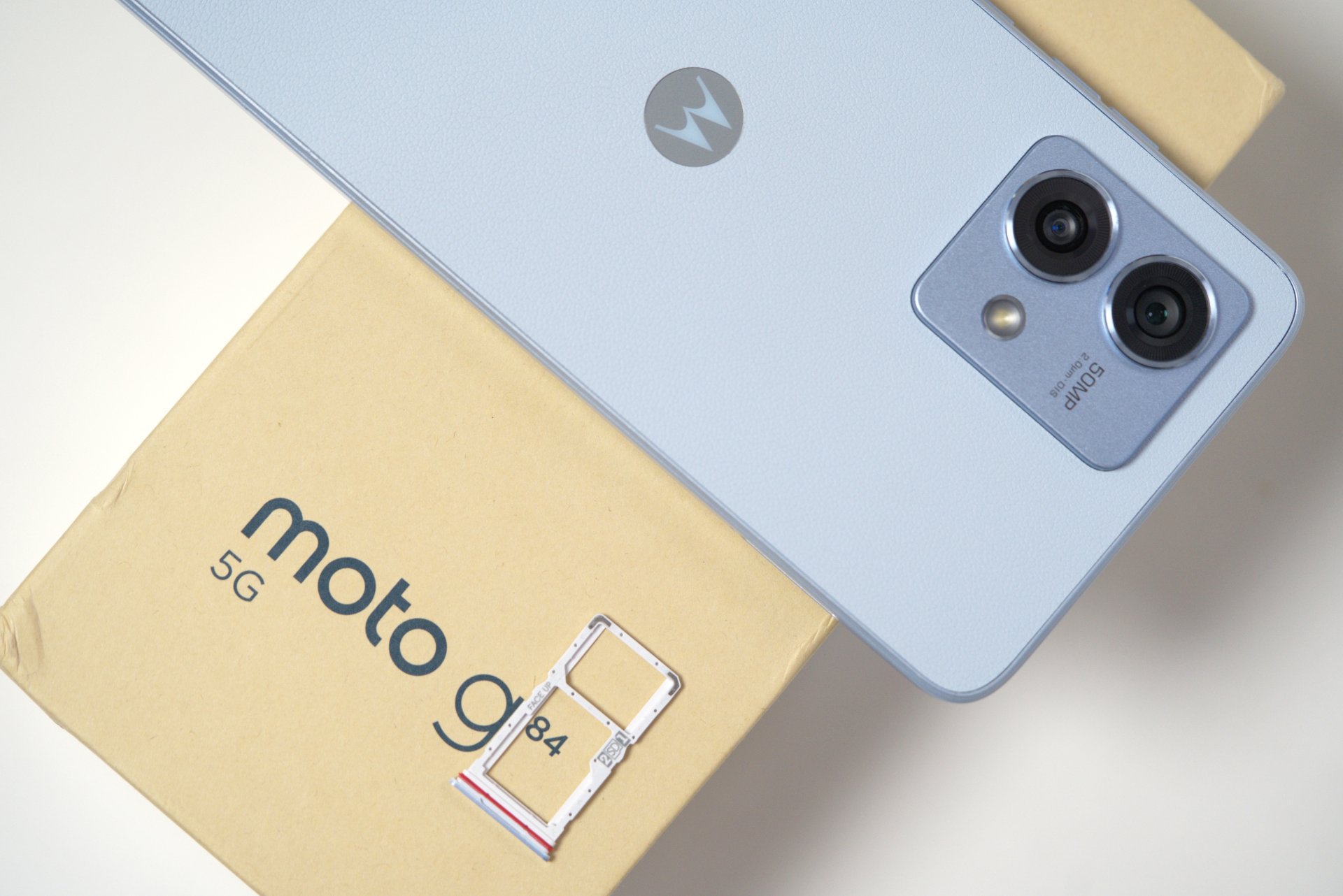 Recenzja motorola moto g84 5G - zdjęcie urządzenia