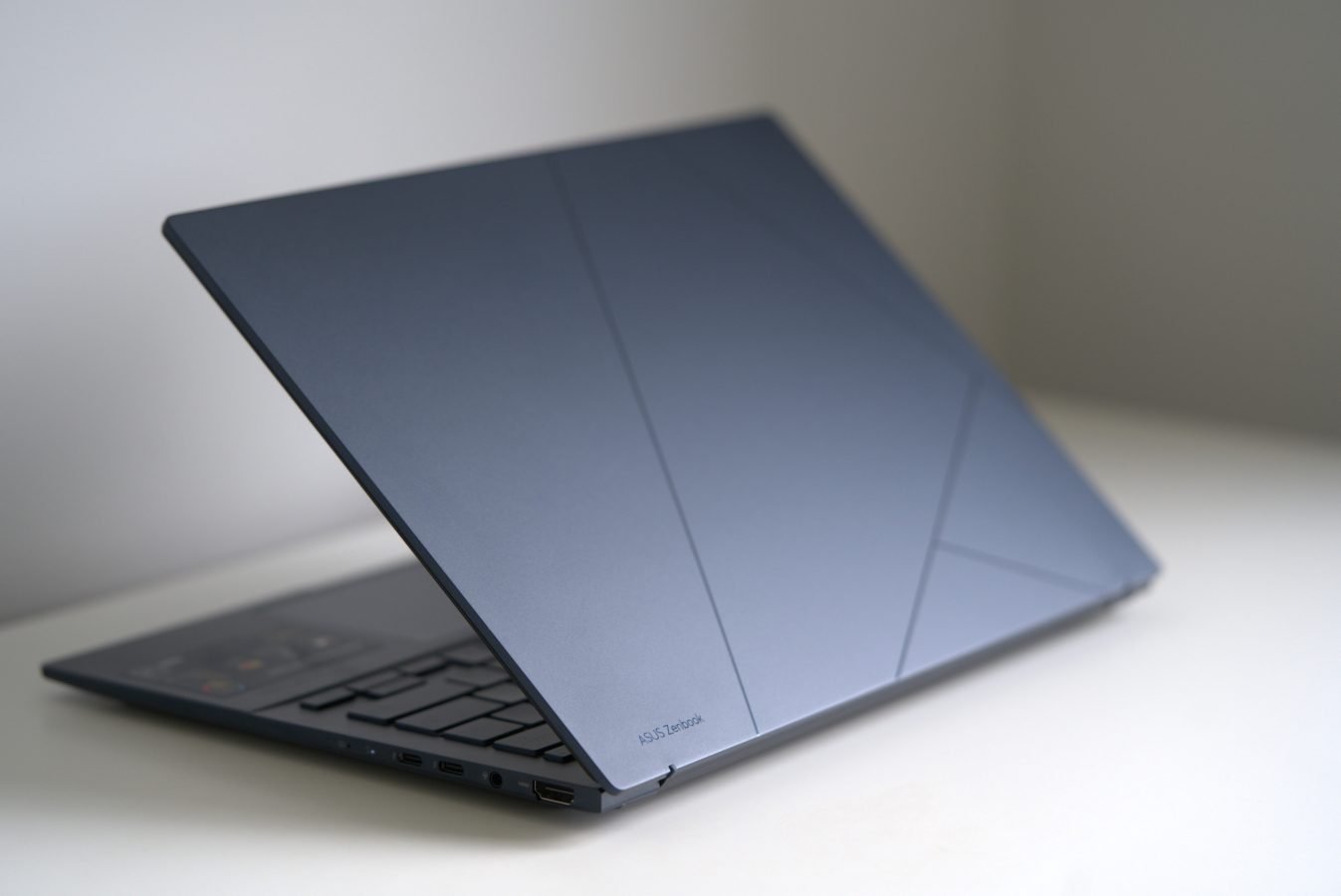 Asus Zenbook 14 OLED UX3405MA