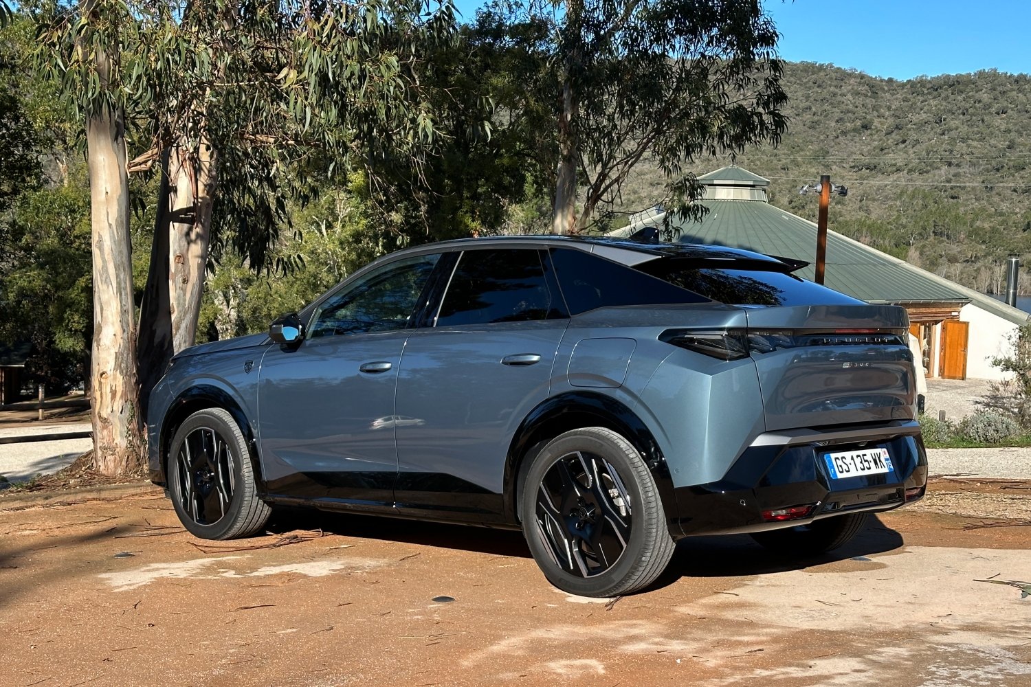 Peugeot E-3008