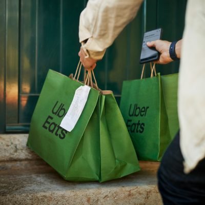 Uber Eats dostawa pod drzwi